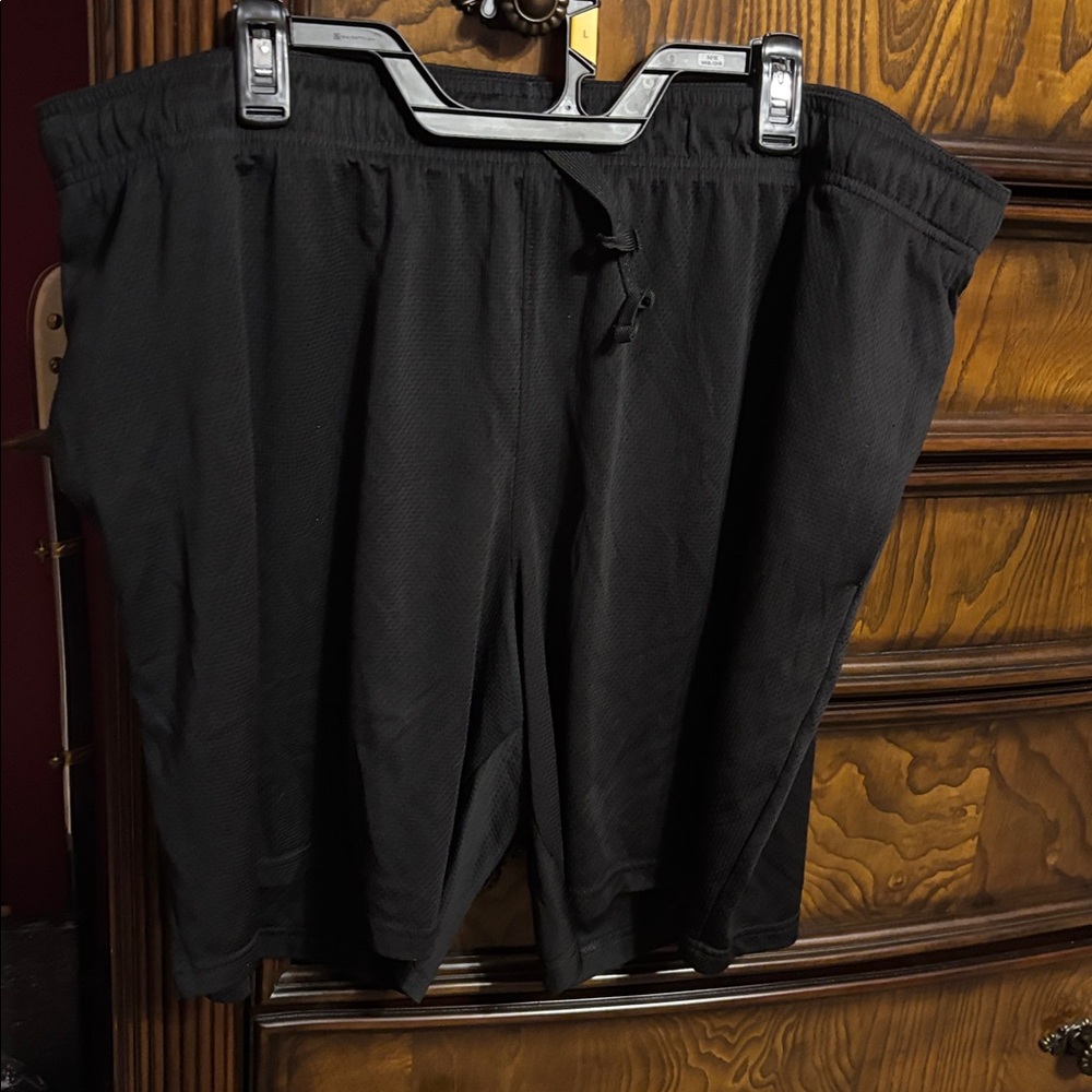 Athletic Works Black 2XL shorts with pockets and elastic/ drawstring waist